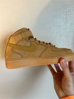 Nike Men’s Wheat Air Force 1 mid ‘07 WB (DJ9158 200) size 8 minor glue spot